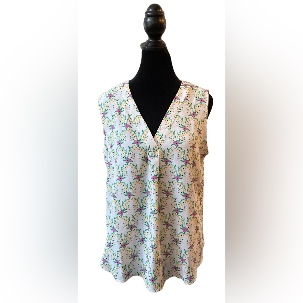 Ann Taylor: Spring Sleeveless V Neck Blouse